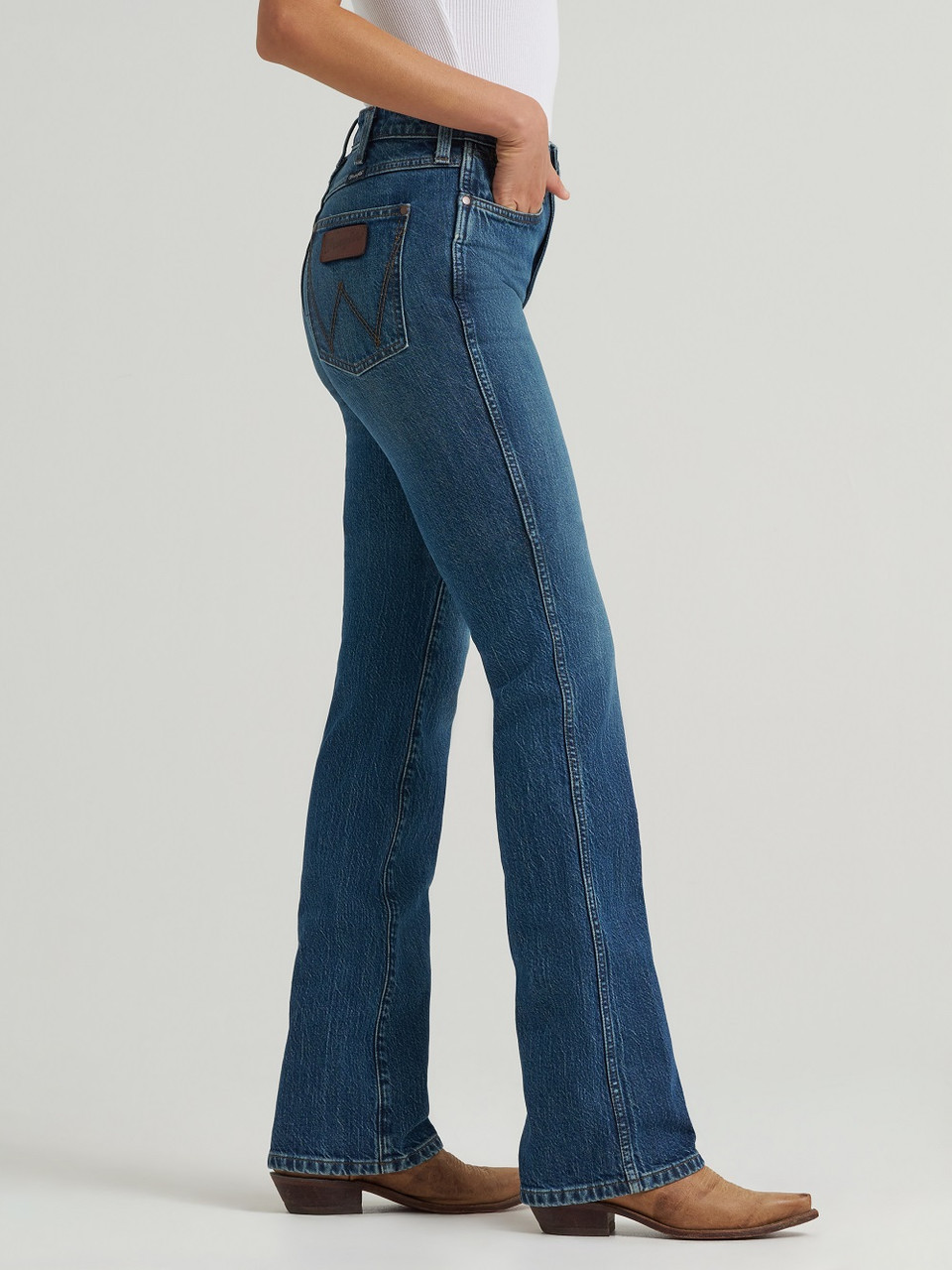 как выглядит Wrangler Retro Bailey High Boot Kathryn - Ladies Jeans - 112374990 фото