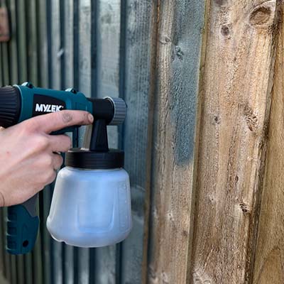 How to paint your fence - spray or brush