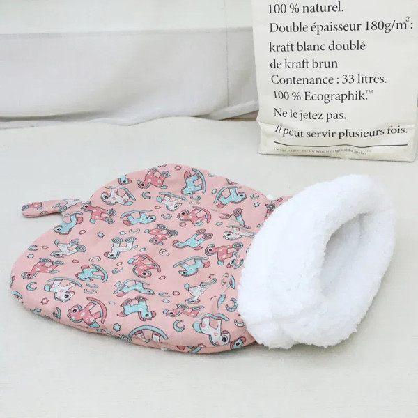 Color: forest green - Autumn and Winter Warm Pet Sleeping Bag, Lamb Fleece Warm Cat Nest, Drill Hol