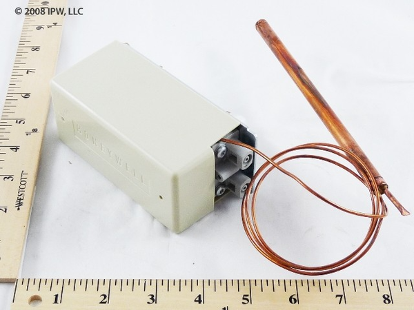 United Electric Pneumatic Return Air Thermostat (LP916B1074) - Thermostats