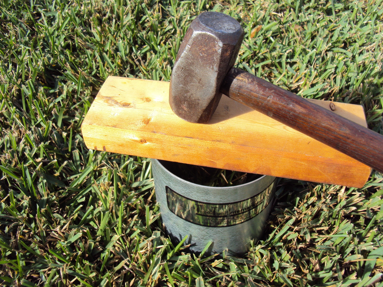 IFS1-G   Turf-Tec insect Flotation Sampler - Hammer into soil on edge of suspected insect infestation