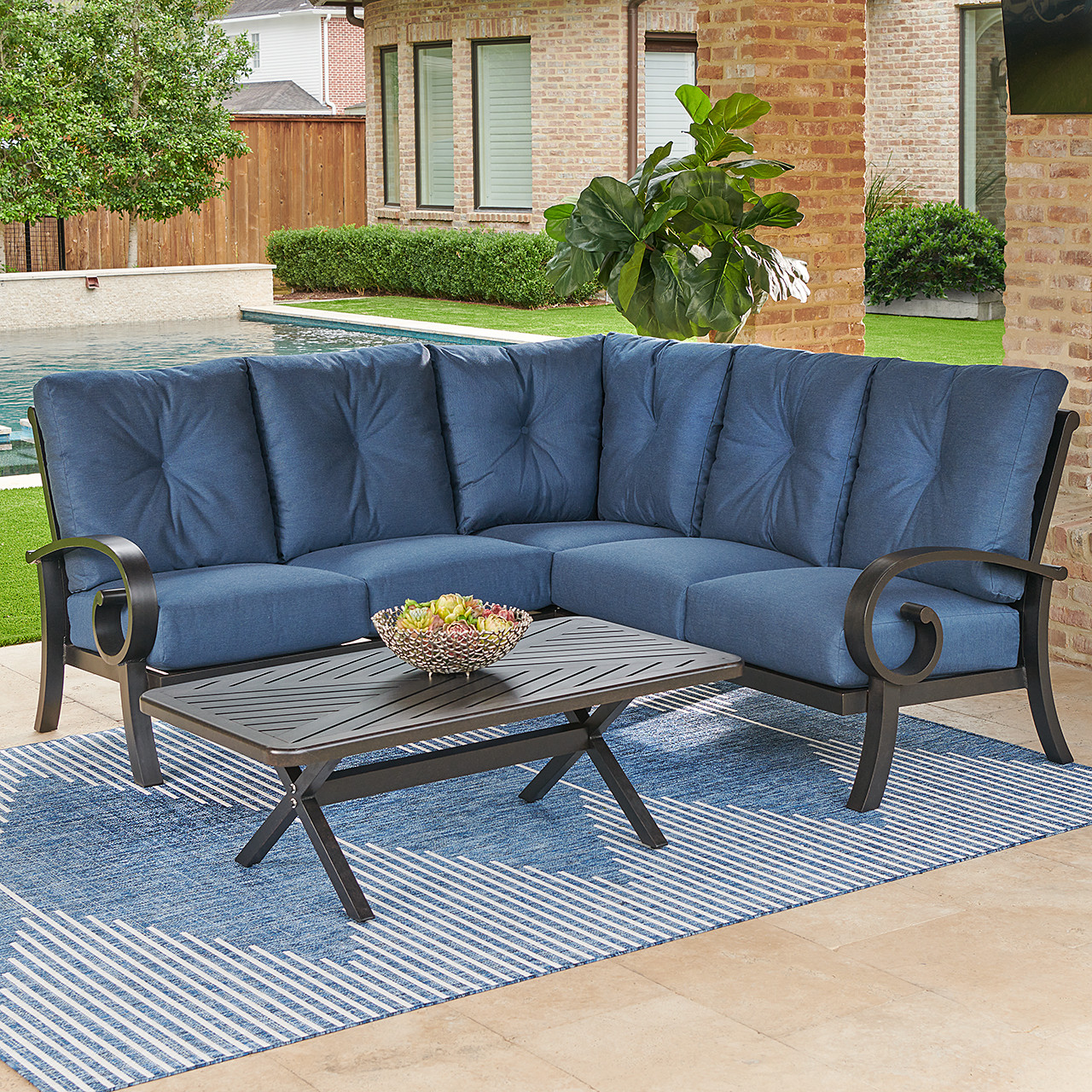 Solstice 4pc. Outdoor Sectional with Navy Cushions