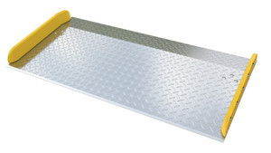 Vestil Aluminum Dock Board Steel Curb - 72 In. x 36 In. 20,000 lb - Silver
