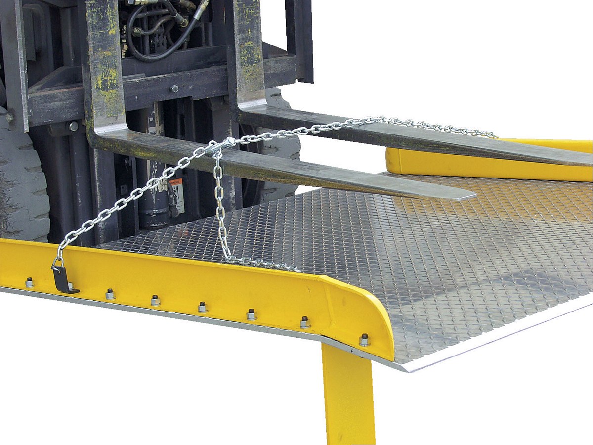 Vestil Lifting Chains - 84 In. Width 725 lb For Steel Dock Boards - Silver