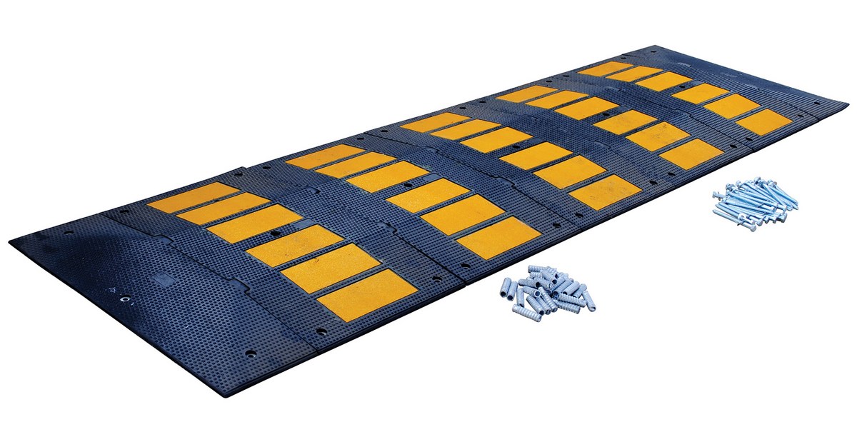 Vestil Rubber Speed Hump Concrete Hardware - 118-11/16 In. x 35-1/4 In. x 1-7/8 In. 60000 lb Black / - Yellow