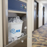 2 qt. Round White Ice Bucket with Blue "ICE" - 80/bx.