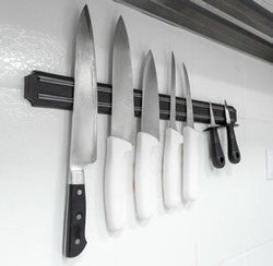 Knives & Cutting Boards