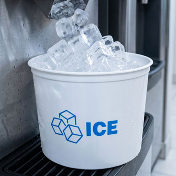2 qt. Round White Ice Bucket with Blue "ICE" - 80/bx.