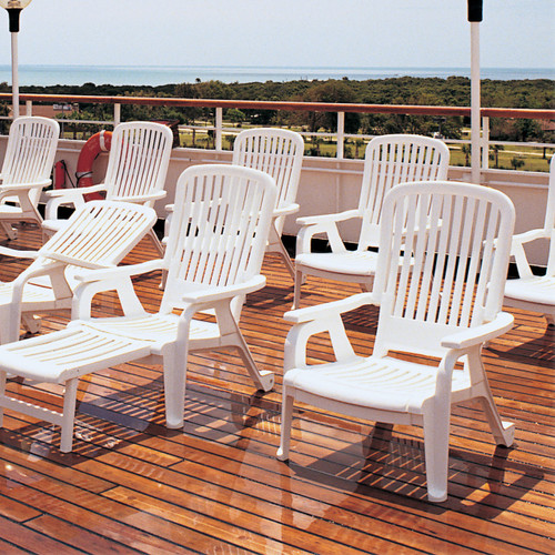 Grosfillex Bahia Stacking Deck Chair | National Hospitality
