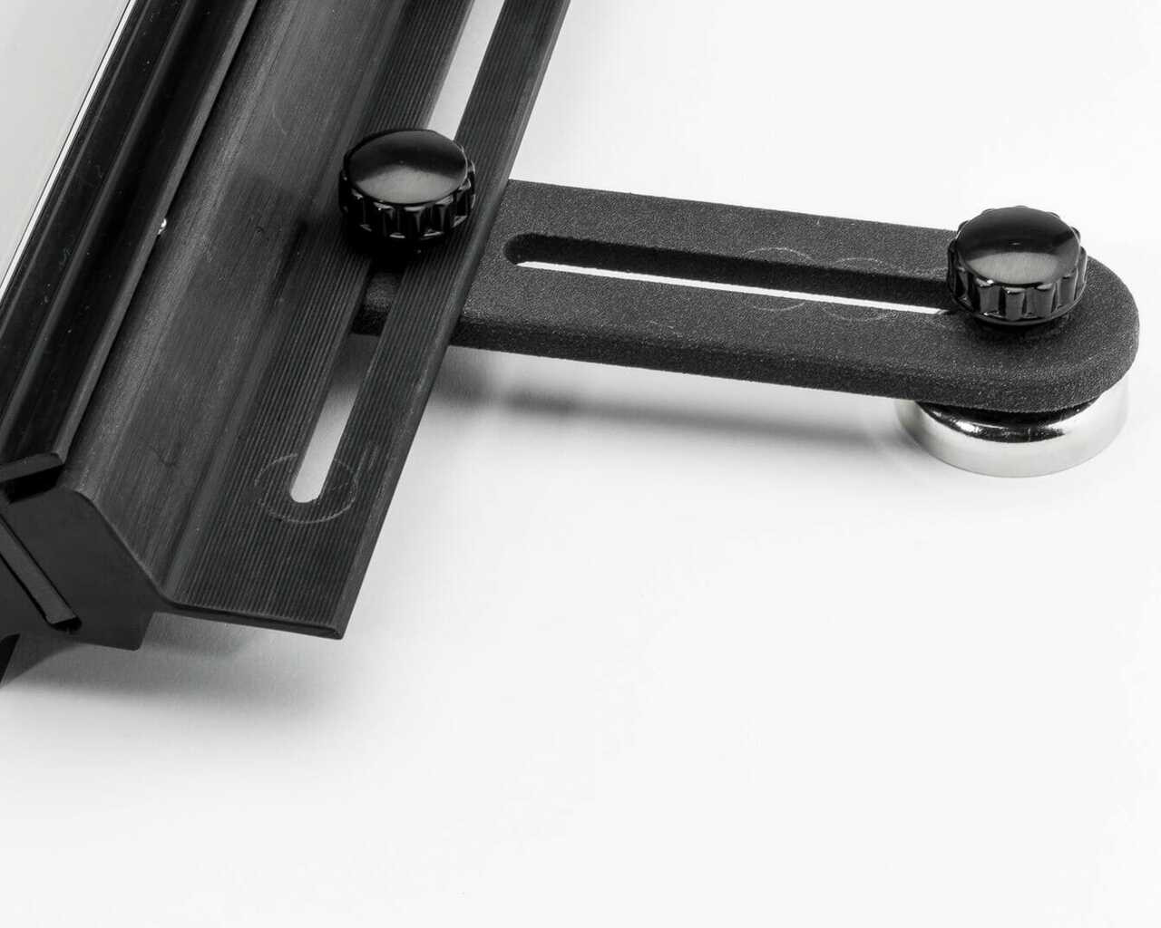 AisleLok 31.5in Modular Containment Server Rack Top Vertical Baffle