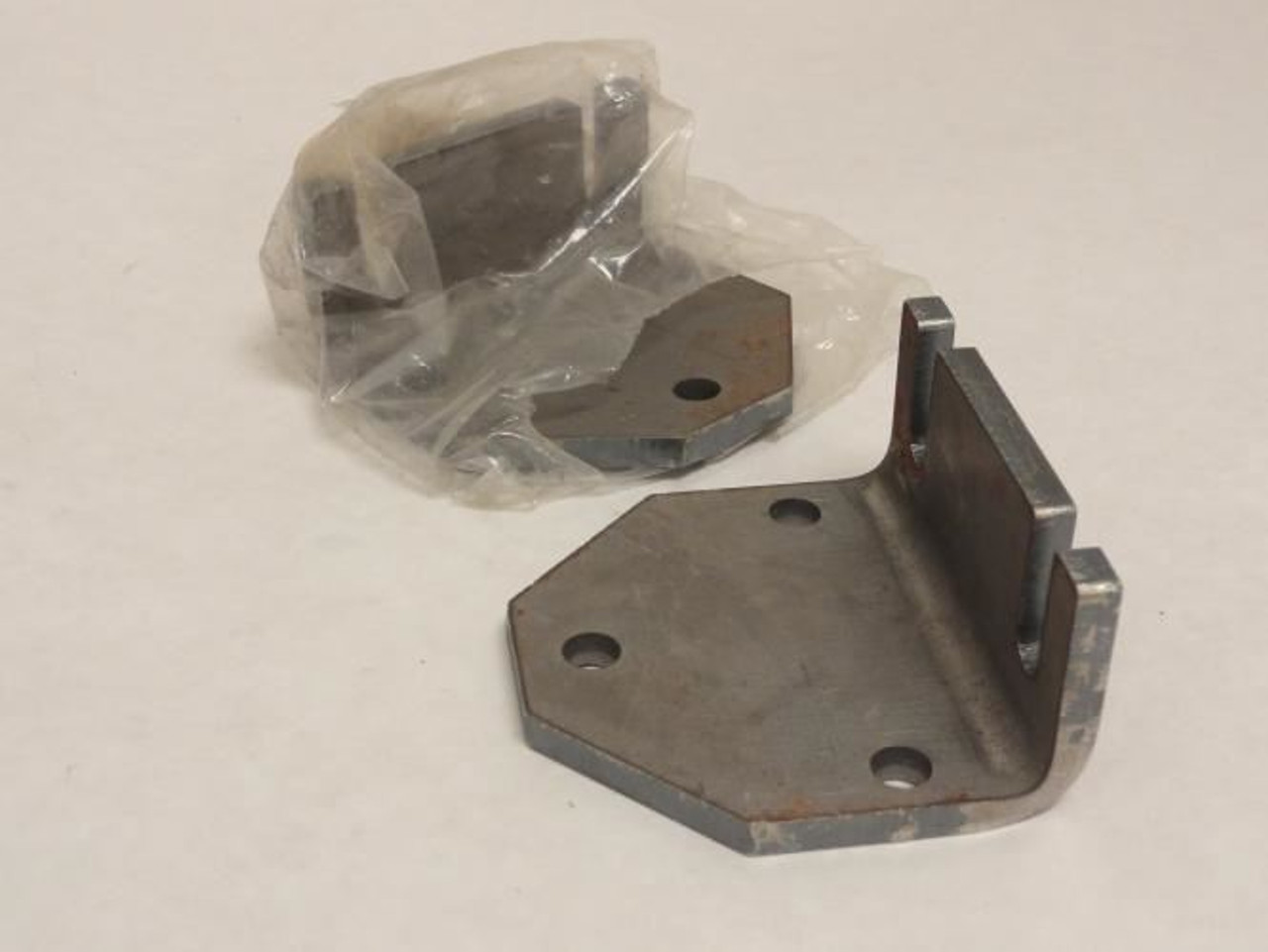 Raymond 1038282; Lot-2; Center Mount Cover; 3-Bolt