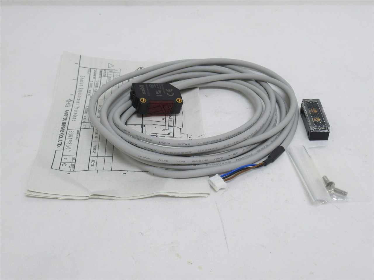 Azbil HP7-P13-L050; Photo Sensor 4VDC; 5m Wire; 5m Detection