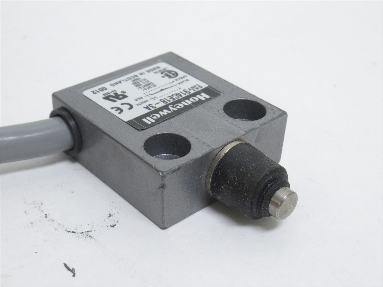 Honeywell 914CE18-3A; Snap Action Limit Switch 5A; 240VAC