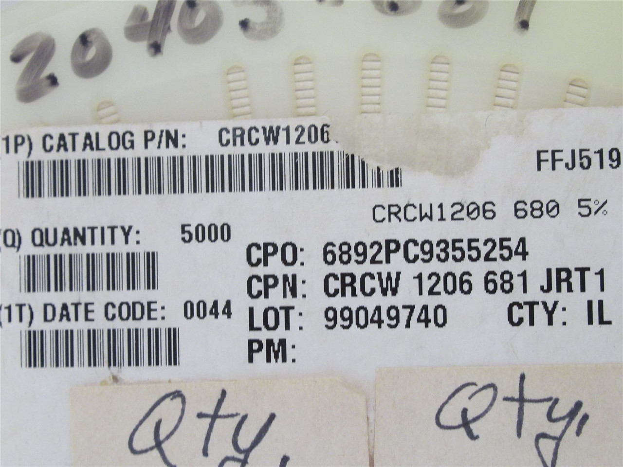 Vishay CRCW1206681JRT1; Lot-4800 Chip Resistor; 5%