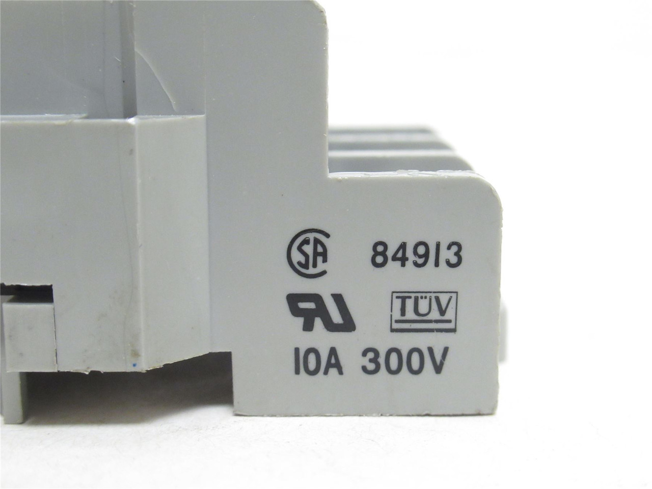 Idec SH3B-05; Relay Socket; 8-Pin; 10A; 300V
