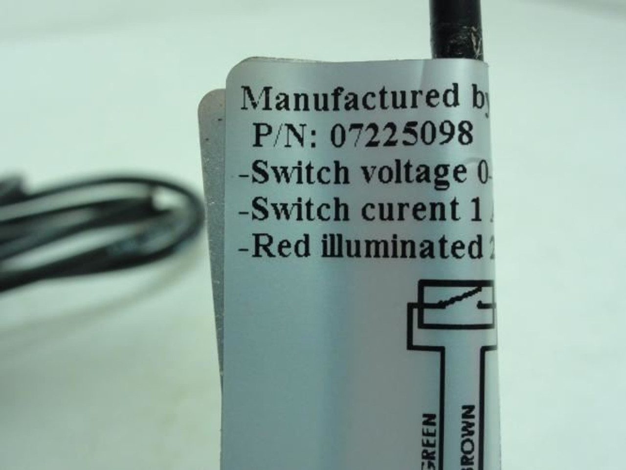 Sterns 7225098; Piezo Push-Button Switch; 0~24VAC/DC; Red
