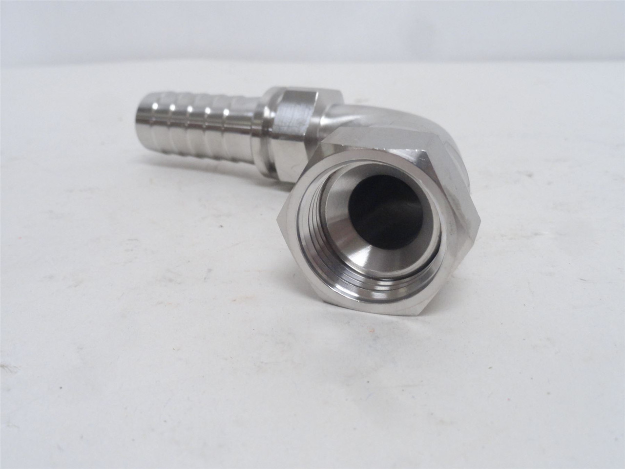 Gates 12B-12FJX90M-SS; Tube Elbow SS 90Deg 3/4JIC x 3/4 Barb