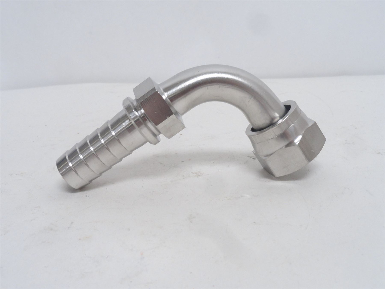 Gates 12B-12FJX90M-SS; Tube Elbow SS 90Deg 3/4JIC x 3/4 Barb