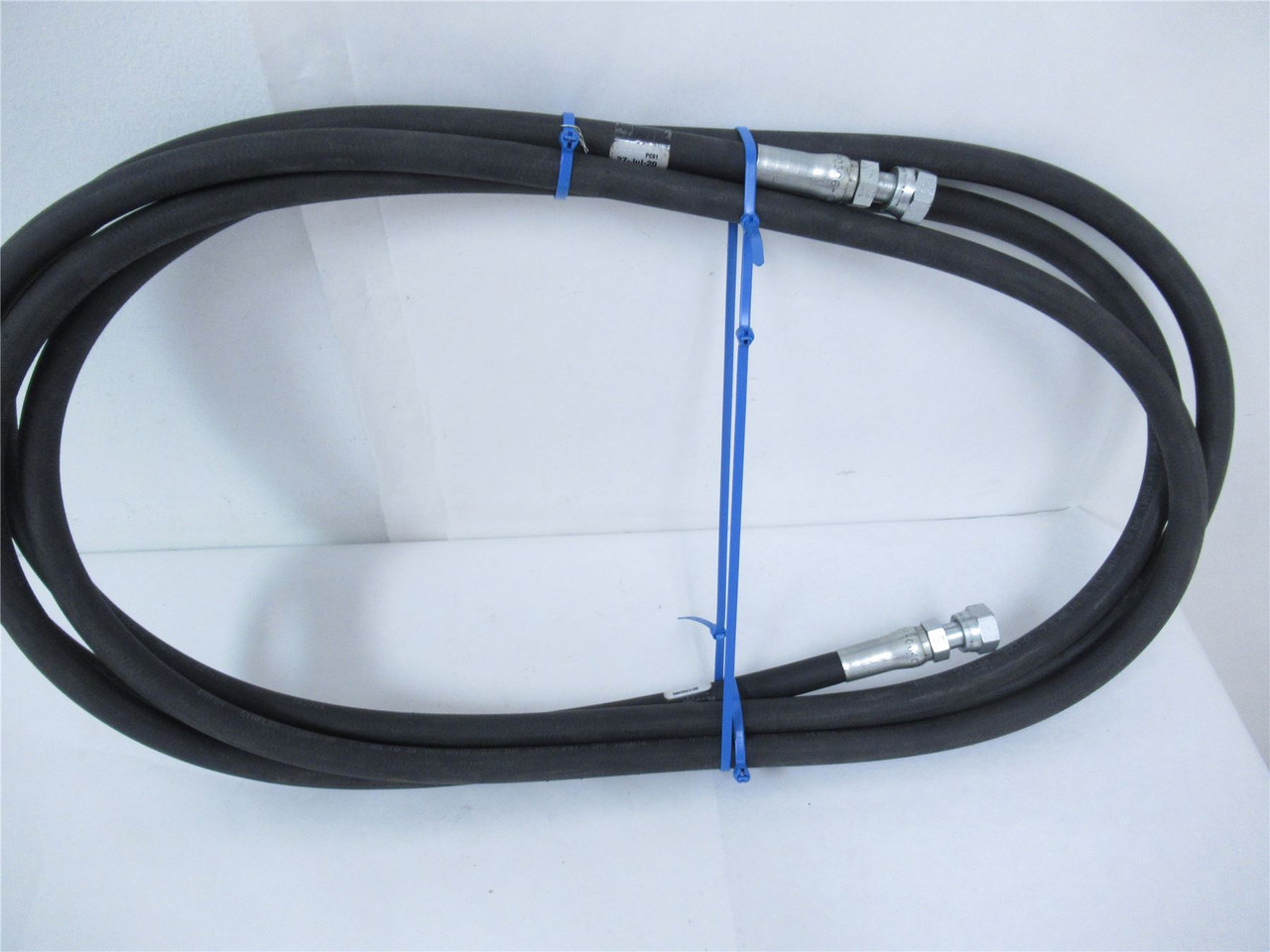 Crown 64362026; Hydraulic Hose 3/8" 2000PSI Black18' Standup