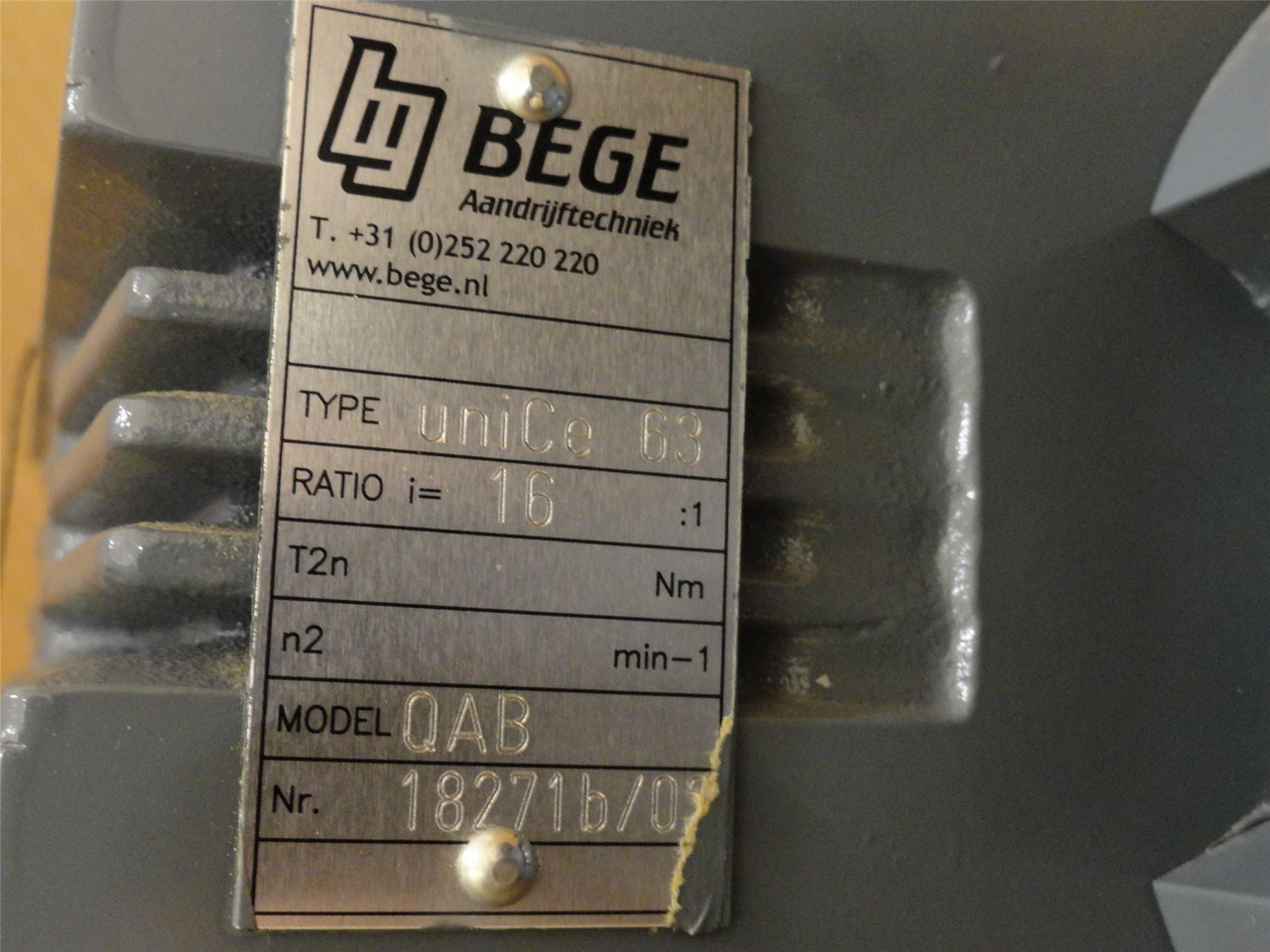 Bege QAB UNICE40; AC Gearmotor; 16:1 Ratio; 265/460V; 1.8kW