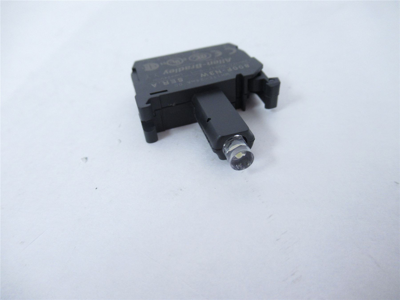 Allen-Bradley 800F-N3W; Switch Pilot Light 24V AC/DC whiteLED