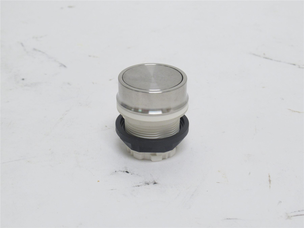 Schlegel 16197279; Pushbutton; Momentary Contact; 22mm