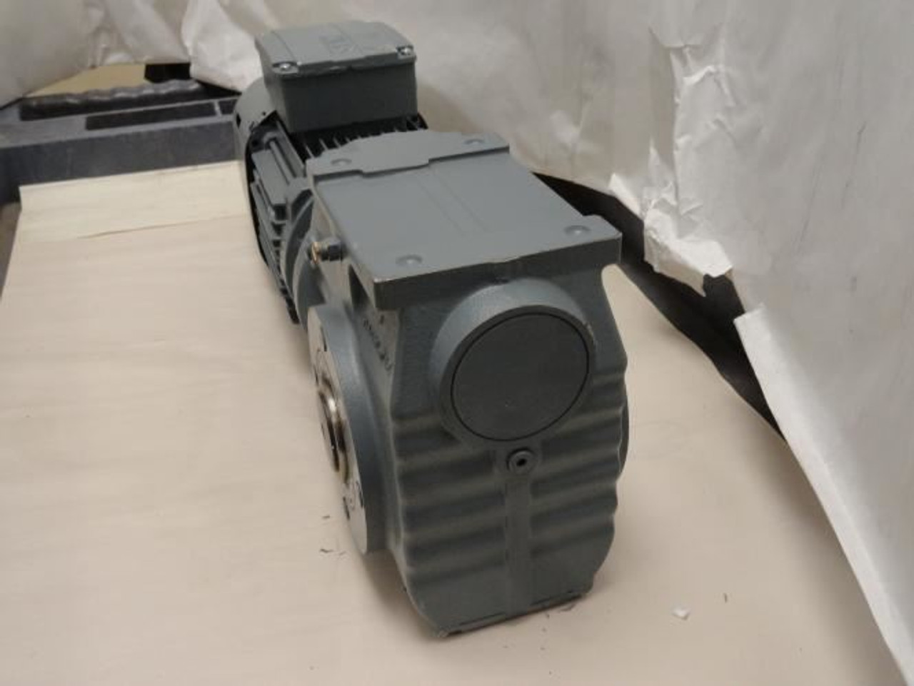 SEW SA67 DRS90M4BE2/TF; Gearmotor 220-420V; 5.9/3.4A; 3Ph