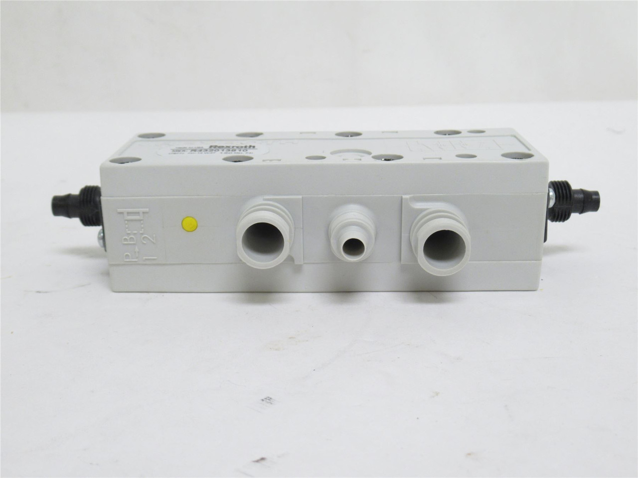Rexroth R432013810; Directional Valve 150PSI; 3/8" Tube Nut