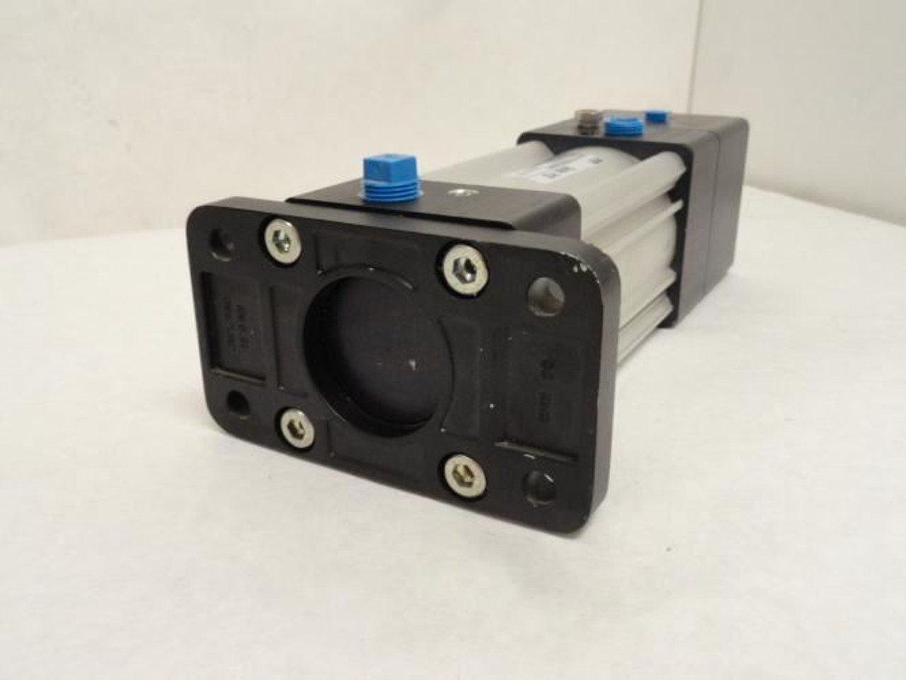 Parker P1D4R063MCE0069NBNNN; Air Cylinder 63mm ID x 69mm Stroke Parker P1D4R063MCE0069NBNNN; Air Cylinder 63mm ID x 69mm Stroke