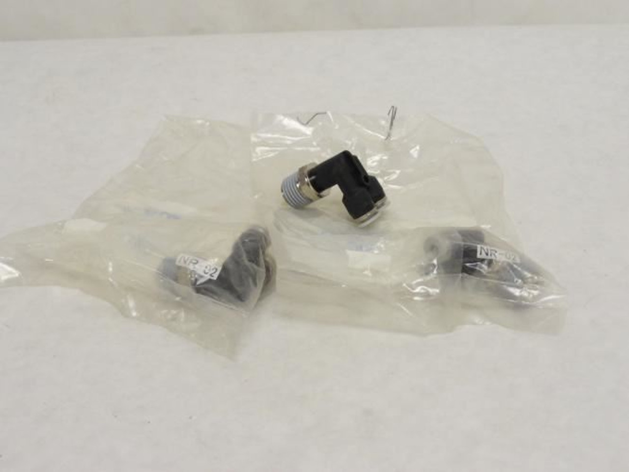 Festo QSYL-1/4-5/32-U; Lot-3 L-Fitting 153780; 5/32"Tube 1/4NPT