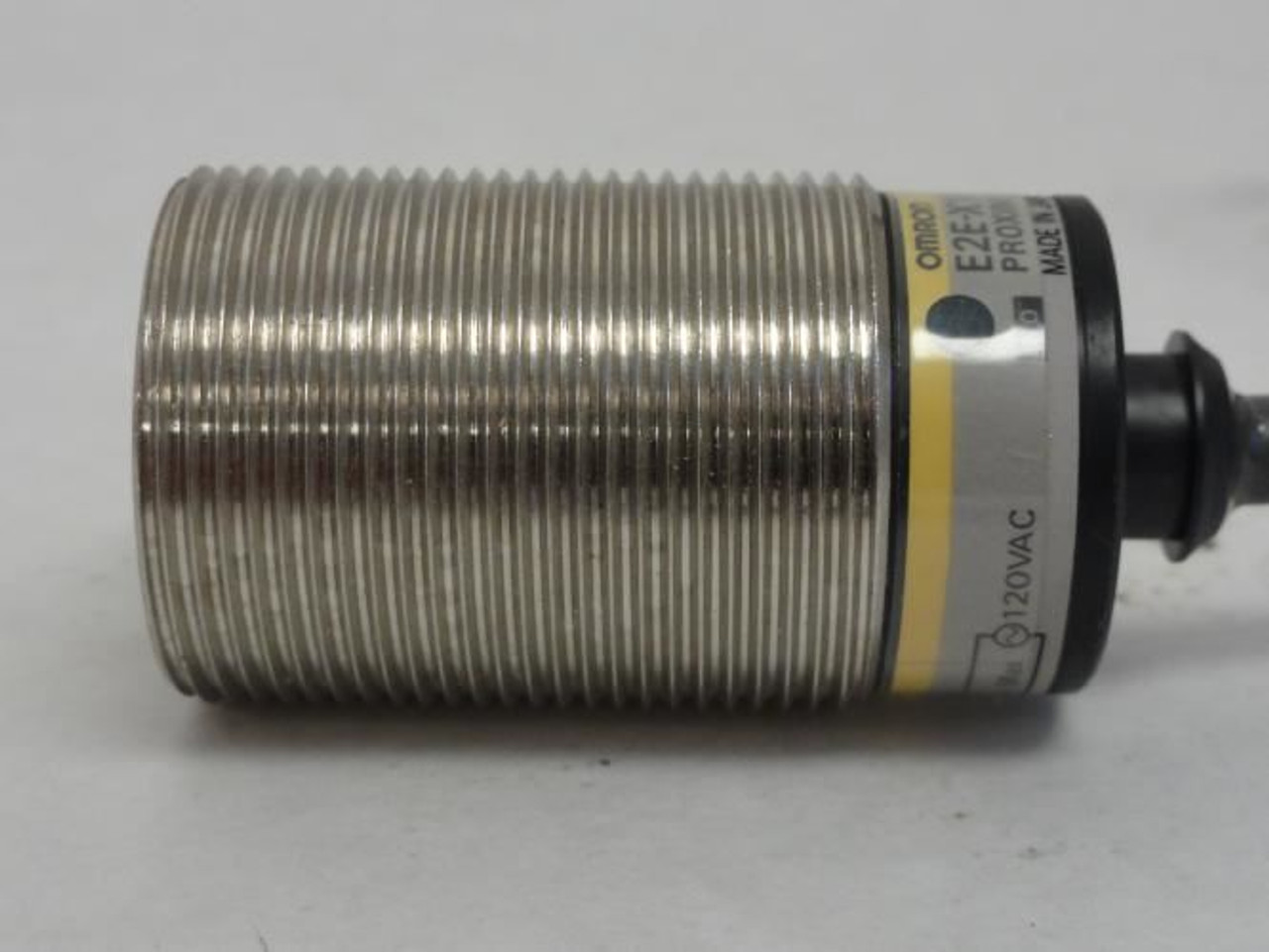 Omron E2E-X10Y1-53US; Proximity Switch 30mm Diameter; 2m L