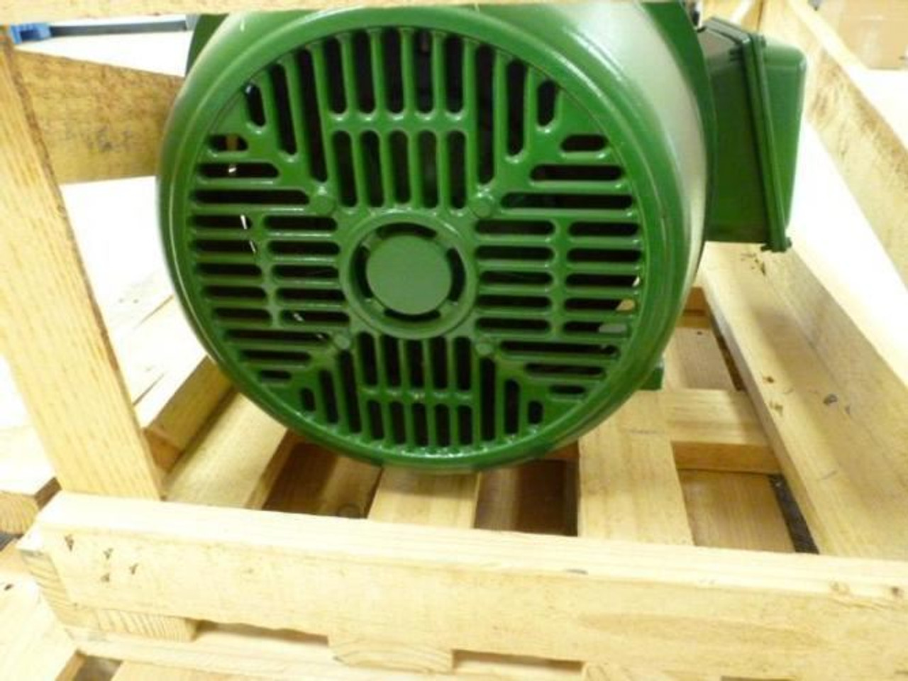WEG 02536ET3H284TS; AC Motor 25HP; 575V; 3555RPM 1-1/8" Shaft OD