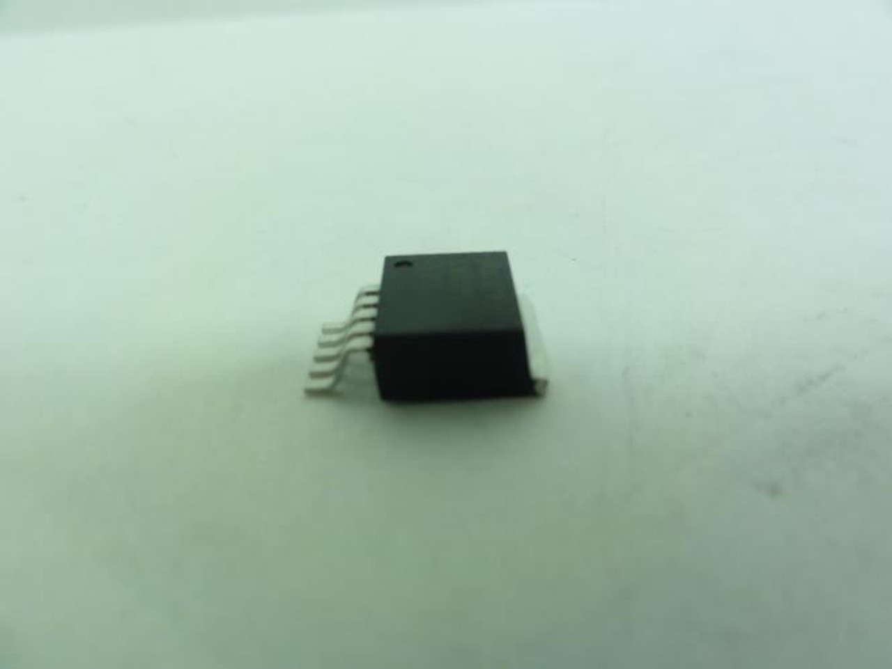 TI LM2595S-3.3; Lot-4 Buck Switching Regulators