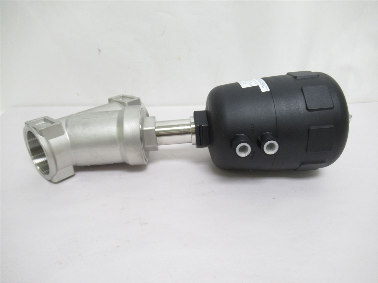 Burkert 00001140_; Angle Seat Valve SS-316; 2FNPT 4.4-7.2BAR
