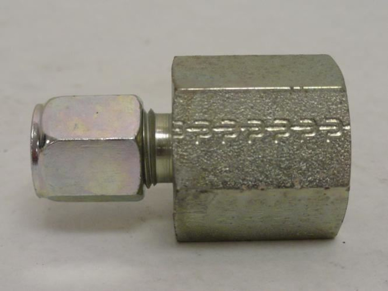 Parker 6FSC8N-S; Female Connector 1/2NPT x 3/8" Tube