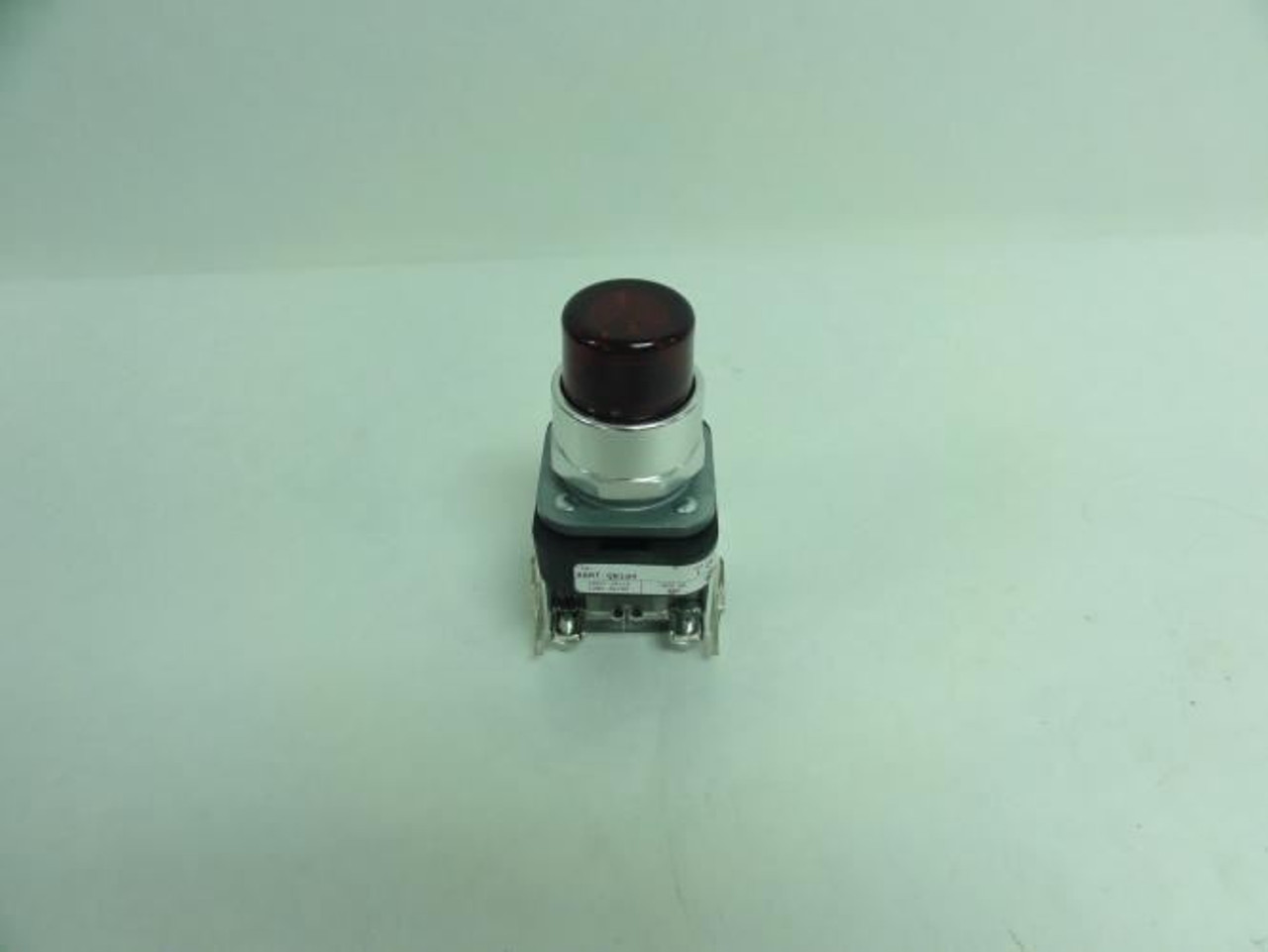 Allen-Bradley 800T-QB10R; Momentary Push Button; 120VAC/DC