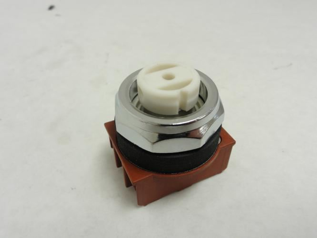 Siemens 3SB1100-1KC32; Push/Pull Switch 30mm; SS Shaft