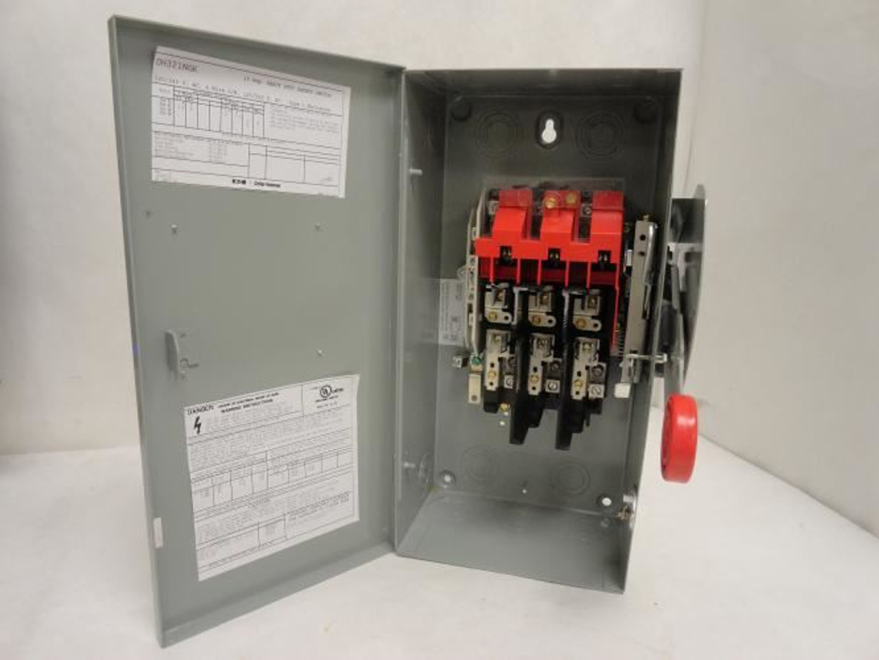 Eaton DH321NGK; Safety Switch; 30A; 3P; 3Hp@240VAC; 3PST