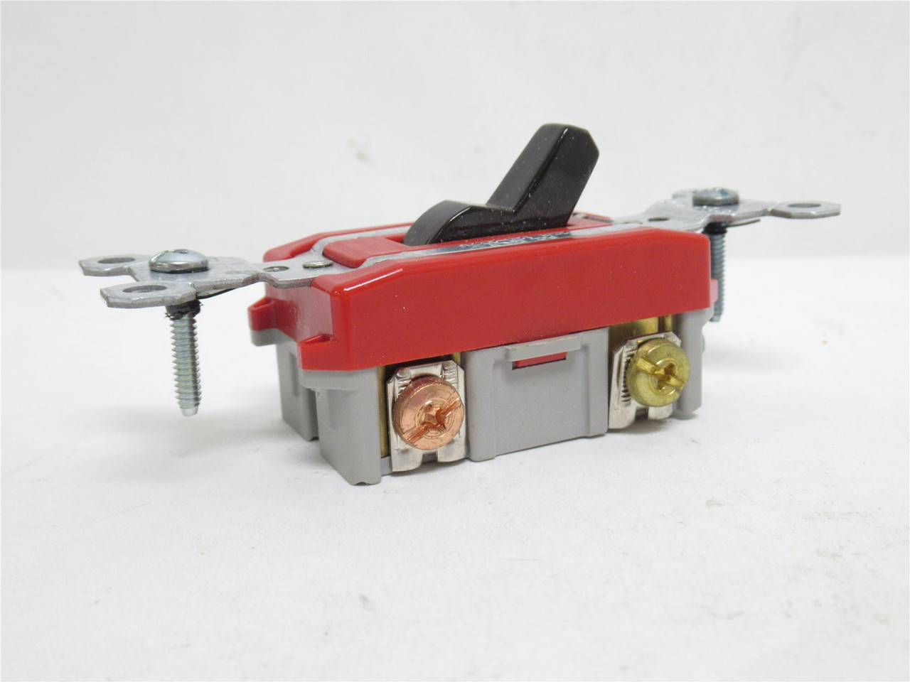 Legrand PS20AC3; Wall Toggle Switch; 20A; 120/277VAC; 3-Way
