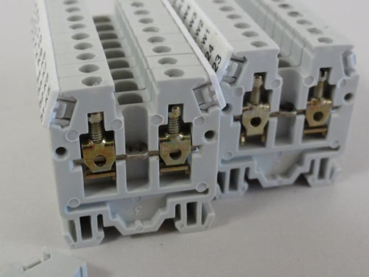 Cabur RN300GR; LOT-21 Terminal Block 1.5mm 500V