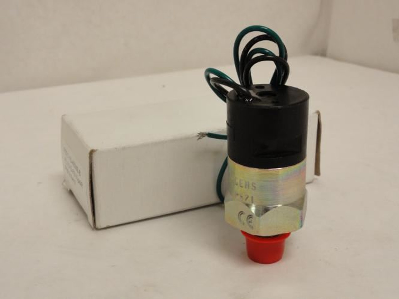 Gems PS71-10-4MNZ-B; Mini Press Switch 215417 10-30psi; 1/4 NPT
