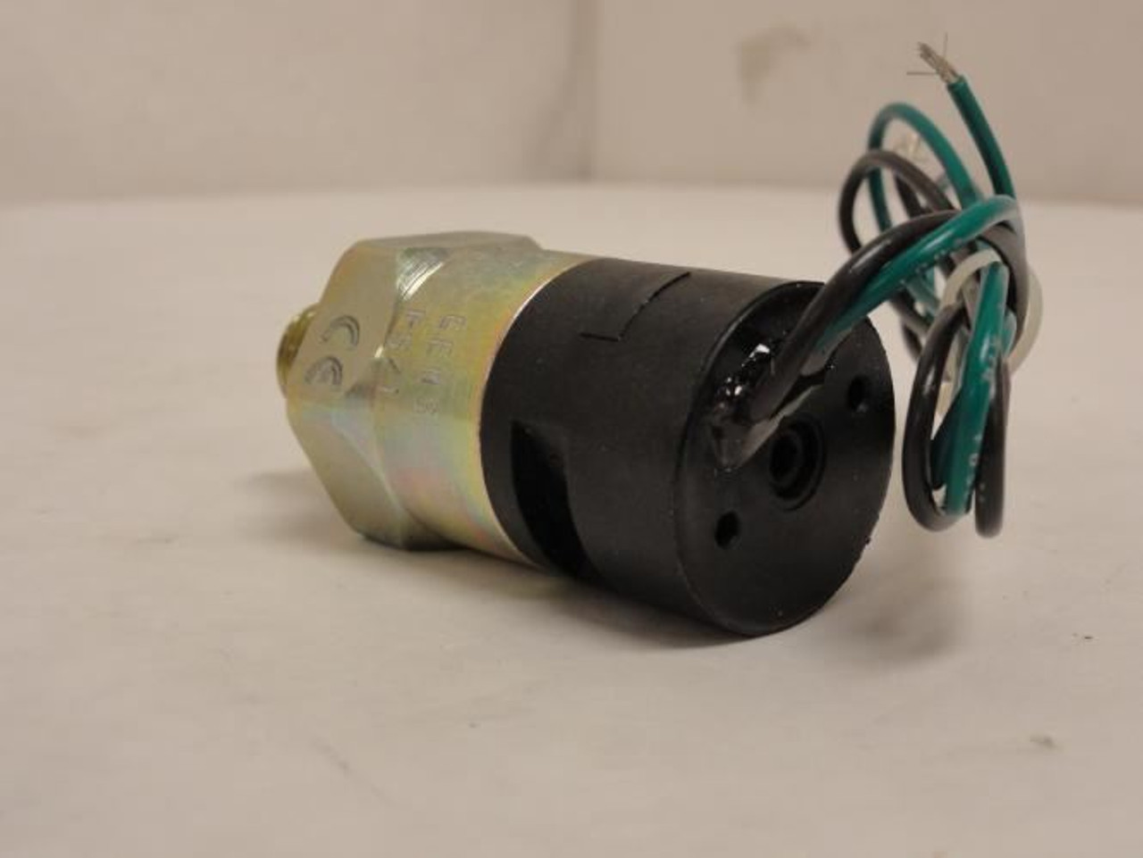 Gems PS71-10-4MNZ-B; Mini Press Switch 215417 10-30psi; 1/4 NPT