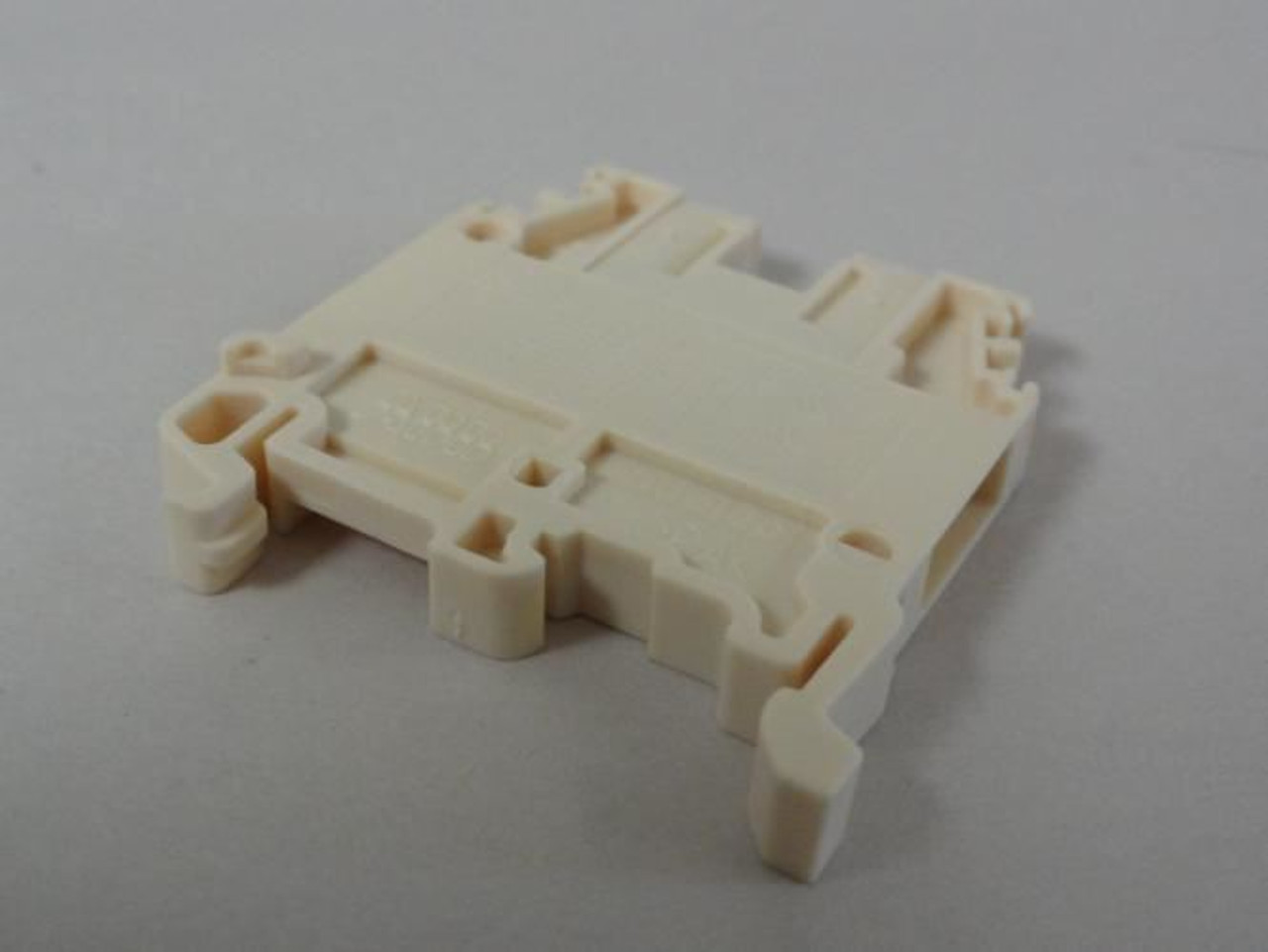 ABB M4/6V.0-22; LOT-22 Terminal Block w/ 1 backplate