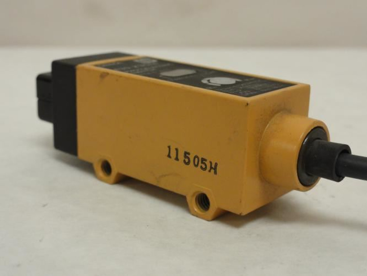 Omron E3S-X3CE4; Fiber Optic Amplifier Unit; 12-24VDC; 2m