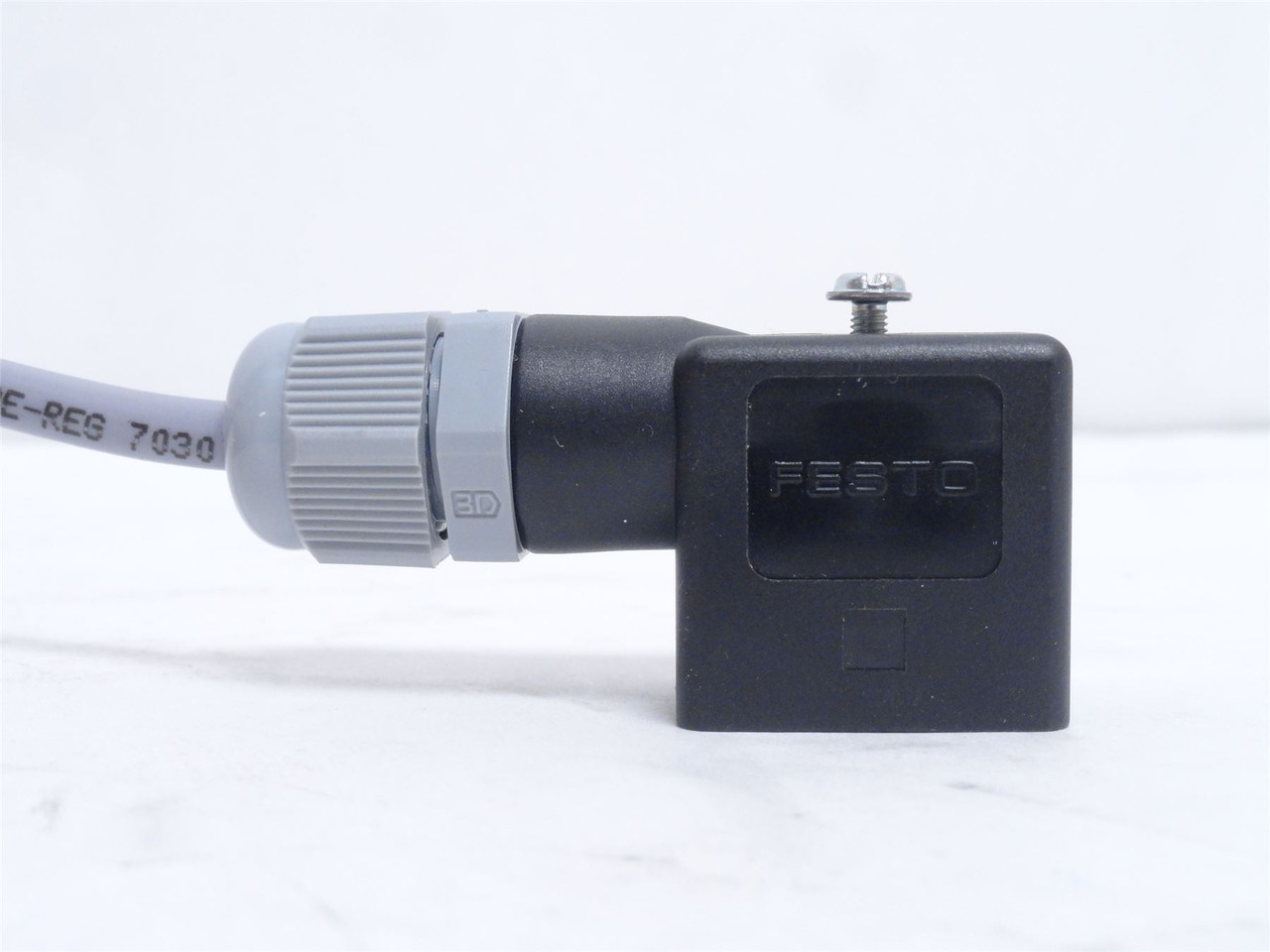 Festo NEBV-Z4WA2L-R-E-5-N-LE2-S1; Connector Cable STEA215