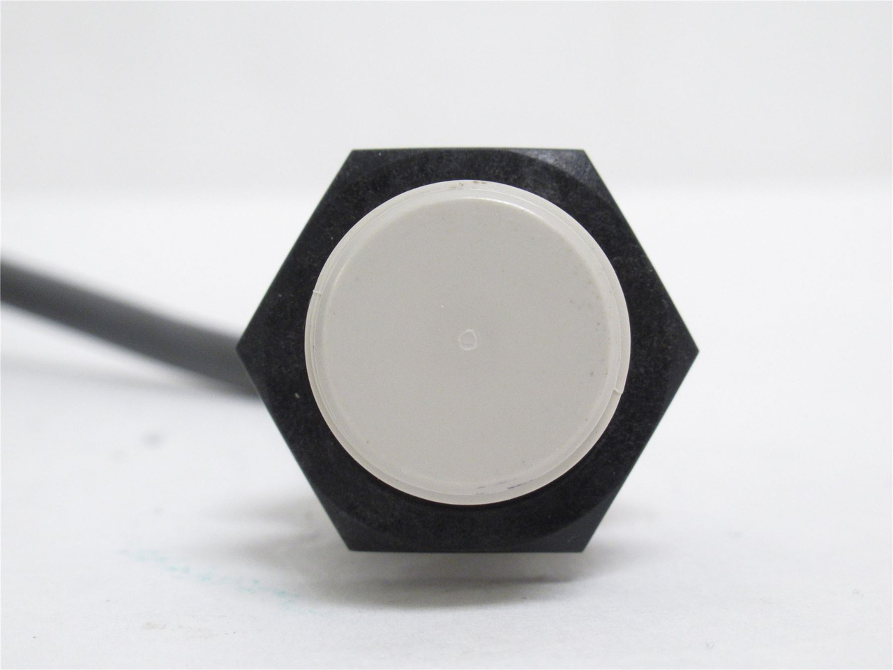 Omron E2F-X5E1; Inductive Proximity Sensor; 10-30VDC; 2m Wire