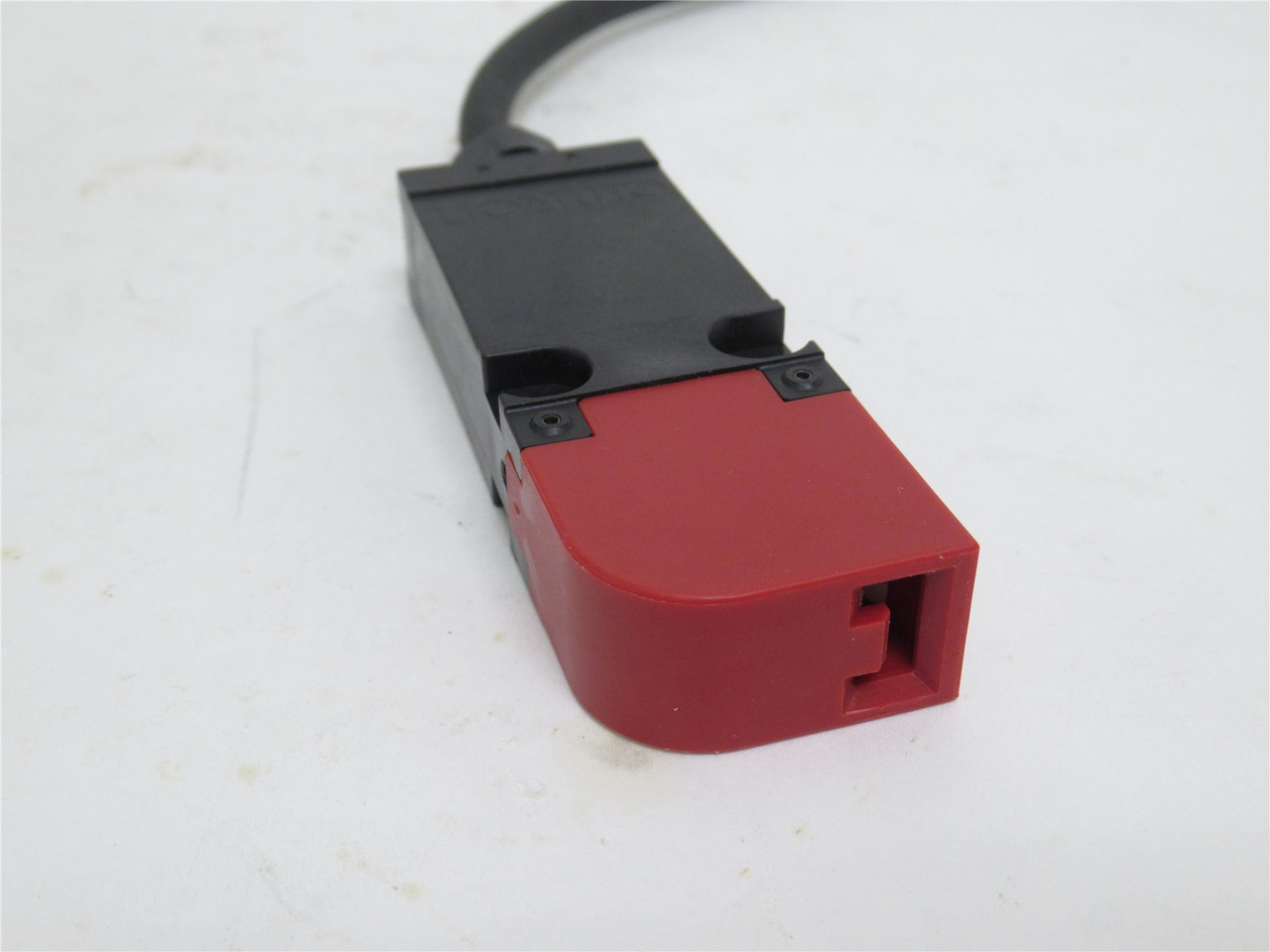 Omron D4GS-N4T; Safety Switch; 3PST-NC; 240V; 750mA