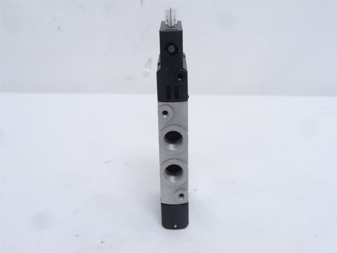Festo CPE14-M1BH-5L-1/8; Solenoid Valve 196941; 0.3-0.8MPA