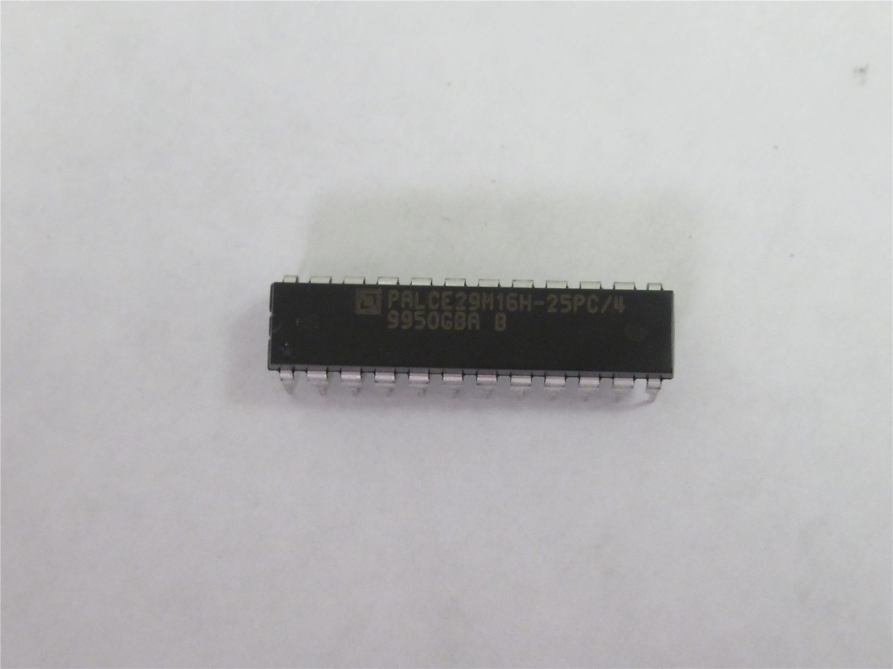 AMD PALCE29M16H-25PC/4; Lot-15 Programmable Logic ICs