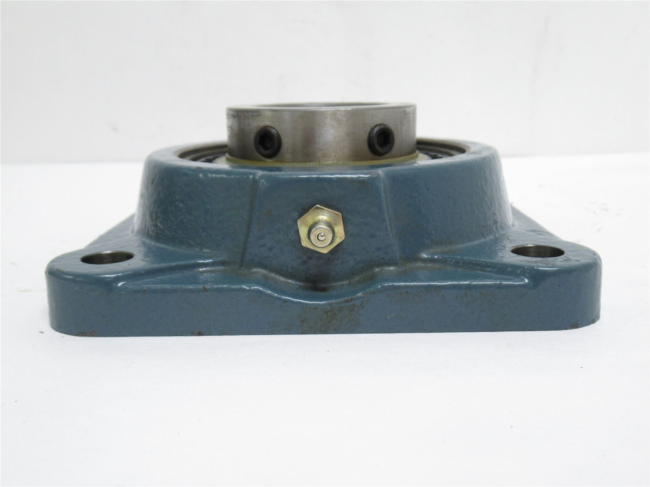 Dodge F4B-SC-111; Flange Bearing; 1-11/16"ID; 4-Bolt Mount